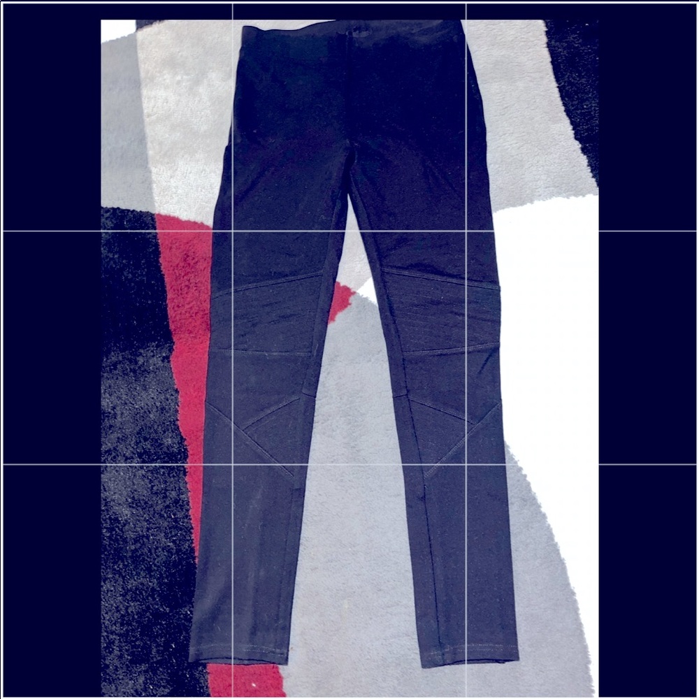 Black Patterned Olivaceous Leggings - image 1